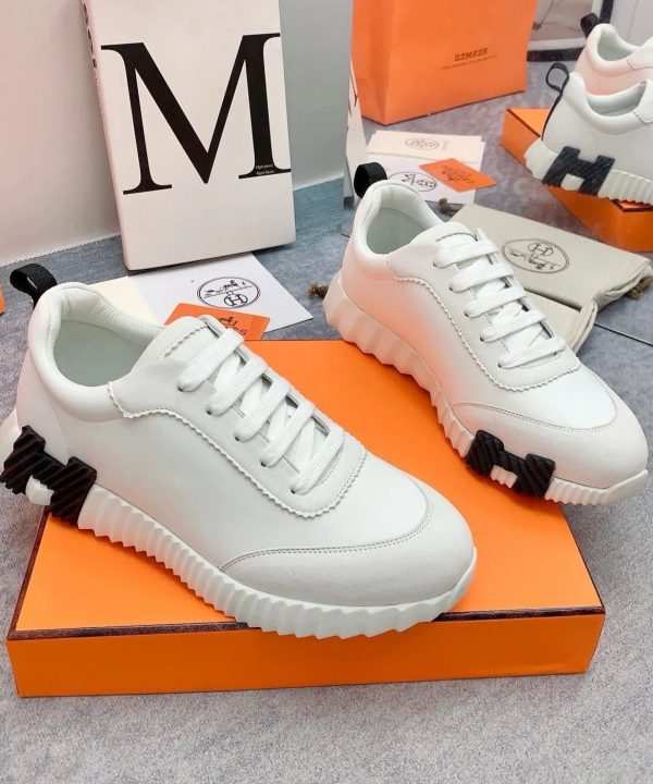 Sneakers bouncing