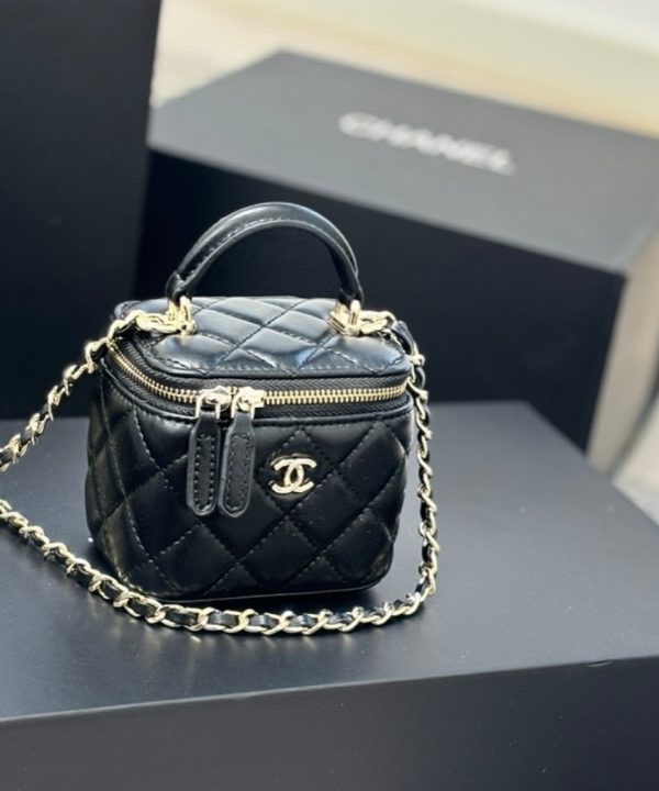 Mini Chanel black